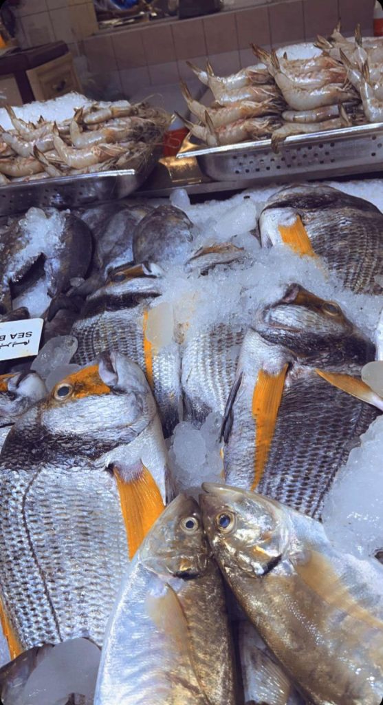 Al Mina Fish Market No. 58 is one of the best fish markets in Abu Dhabi It sells clean and fresh seafood. 